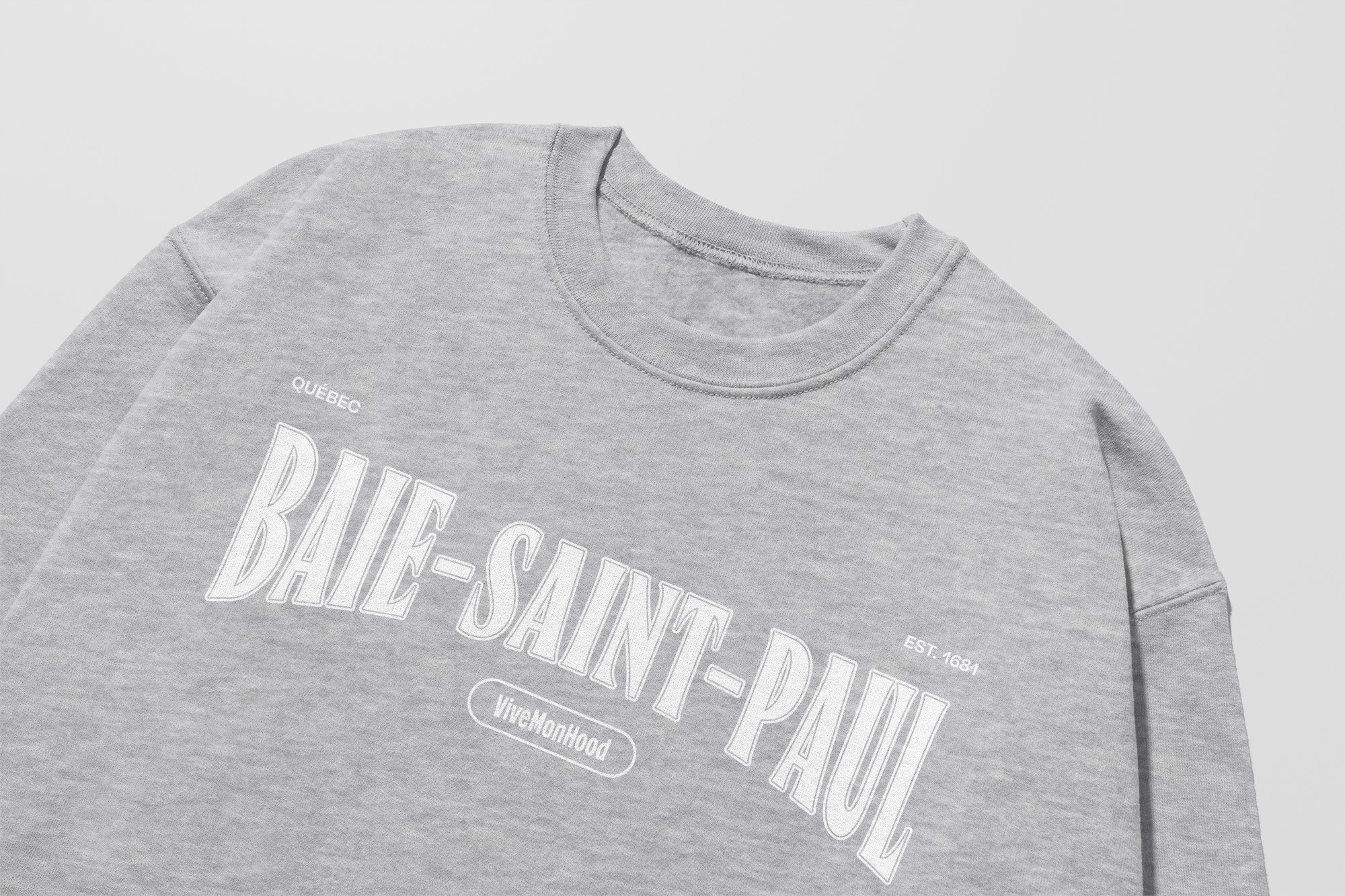 Mon Crew Fit - Adultes - Baie-Saint-Paul - Impression en Blanc